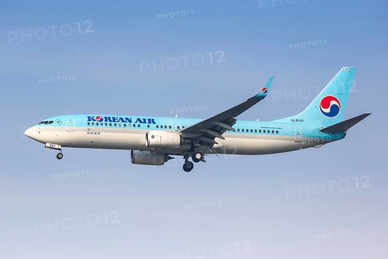 A Korean Air Boeing 737-800 with registration number HL8241 lands at Seoul Incheon Airport