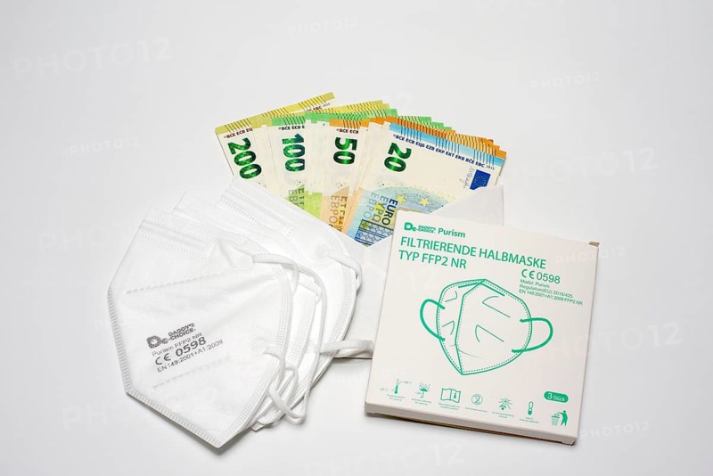 3 FFP 2 masks
