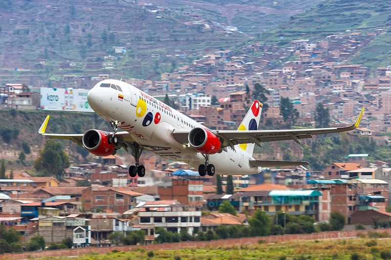 A Vivaair Airbus A320 with registration number HK-5286 at Cuzco Airport