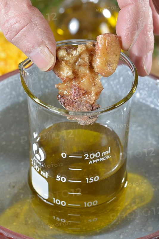 Production of spruce resin ointment
