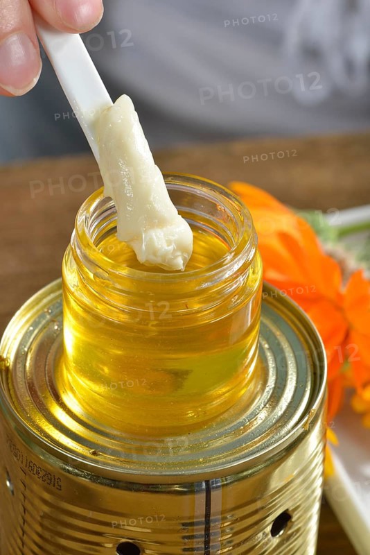 Production of yarrow and marigold ointment