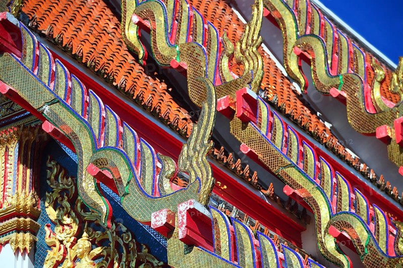 Roof ornaments and pagodas
