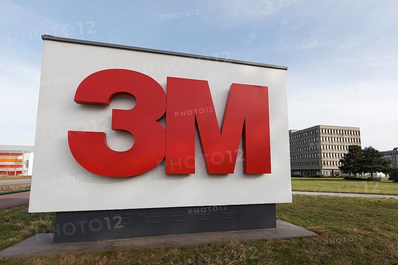 Logo 3M in front of the Germany headquarters