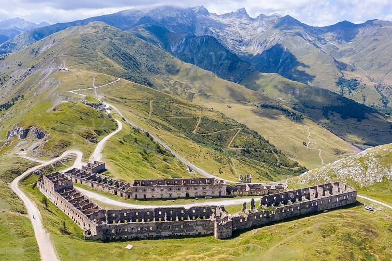 Aerial view of the ruins of the barracks at Fort Central