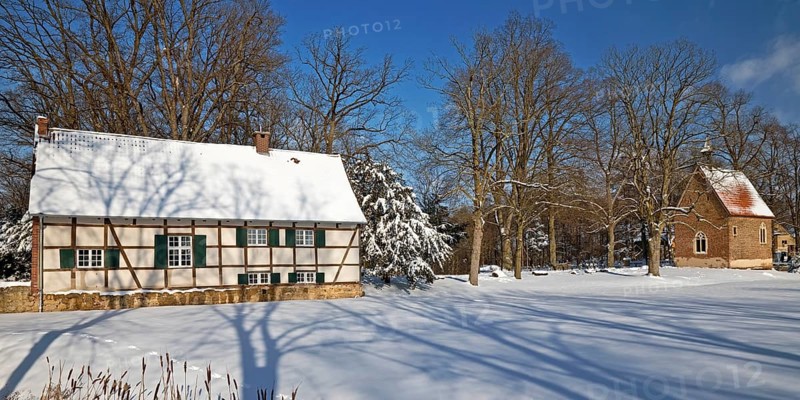 Half-timbered house at Vischering Castle in winter
