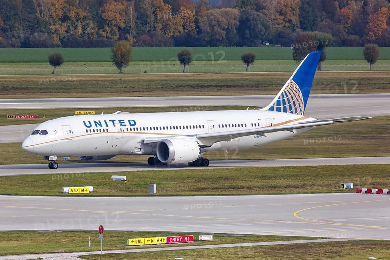 A United Airlines Boeing 787-8 Dreamliner aircraft with registration number N26910 at Munich Airport