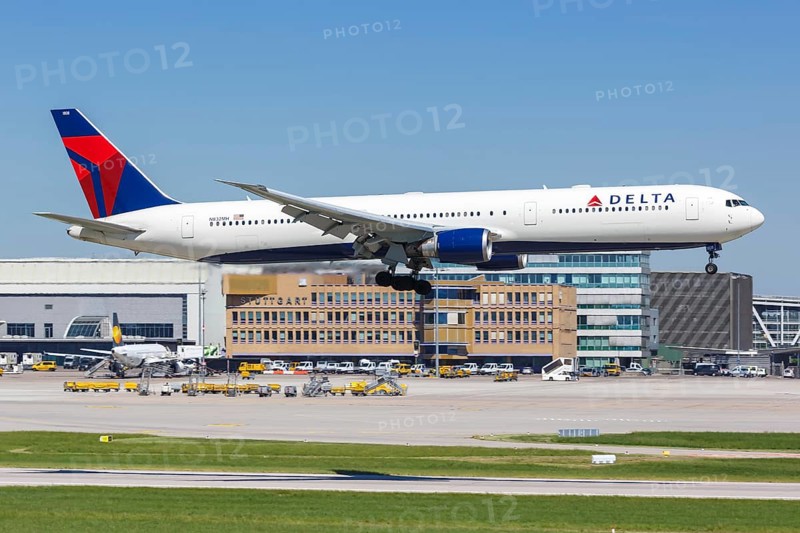 A Delta Air Lines Boeing 767-400ER with registration N832MH at Stuttgart Airport