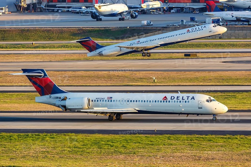 A Boeing 717-200 aircraft of Delta Air Lines with the registration N933AT at Atlanta airport