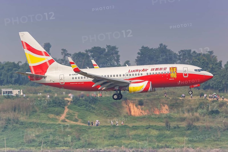 A Boeing 737-700 aircraft of Lucky Air with registration number B-5806 at Chengdu Airport