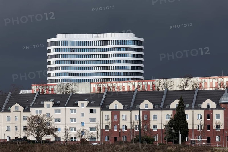 White office tower by SOP Architekten