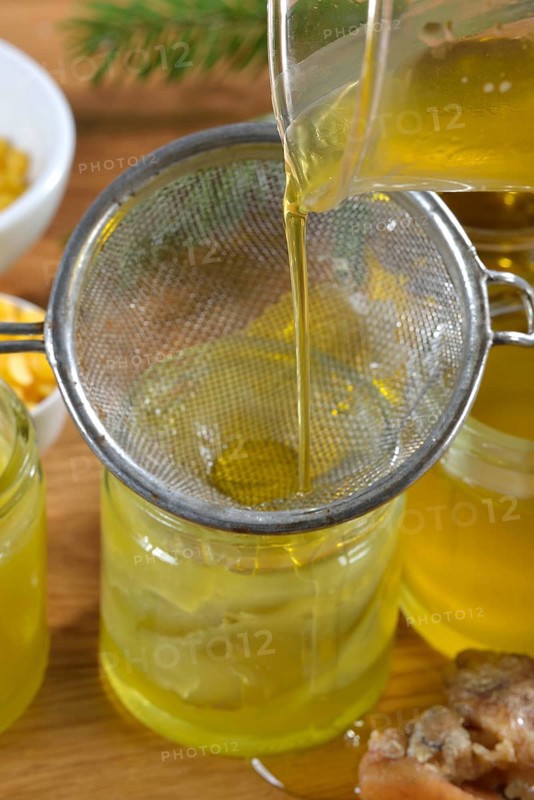 Production of spruce resin ointment