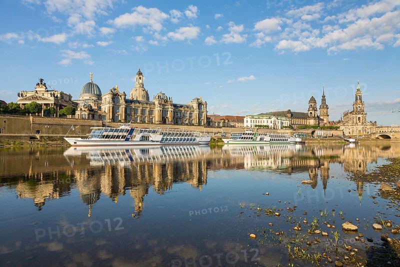 City view with steamers and reflection in the river Elbe
