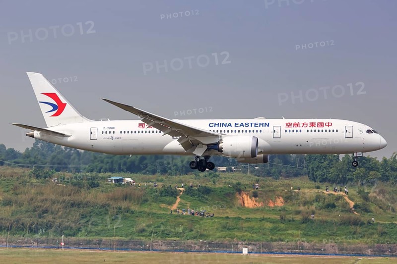 A China Eastern Airlines Boeing 787-9 Dreamliner aircraft with registration number B-206K at Chengdu Airport