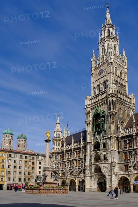 New town hall with Marian column and steeples of the Church of Our Lady
