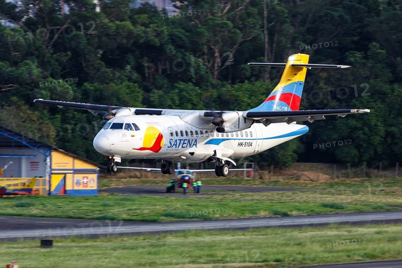 A Satena ATR 42-500 aircraft with registration HK-5104 lands at Medellin airport