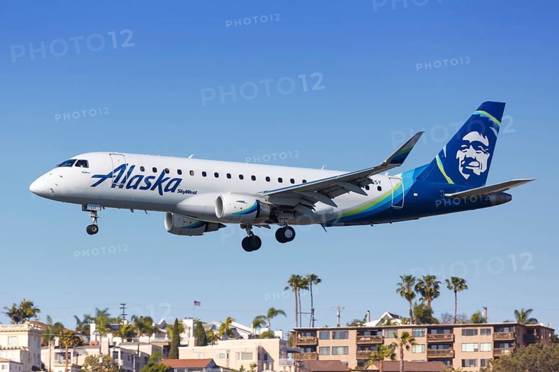 An Embraer ERJ 175 aircraft of Alaska Airlines Skywest with registration N175SY lands at San Diego airport