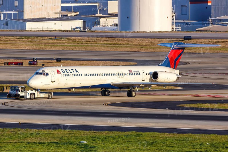 A McDonnell Douglas MD-88 aircraft of Delta Air Lines with registration N906DL at Atlanta Airport