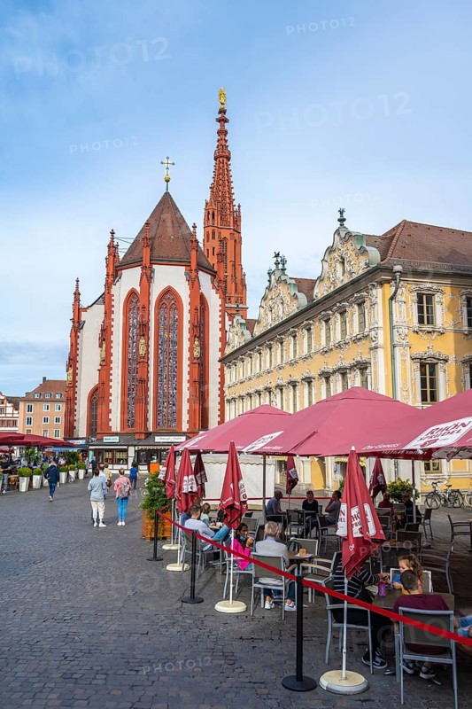 Marienkapelle and Haus zum Falken