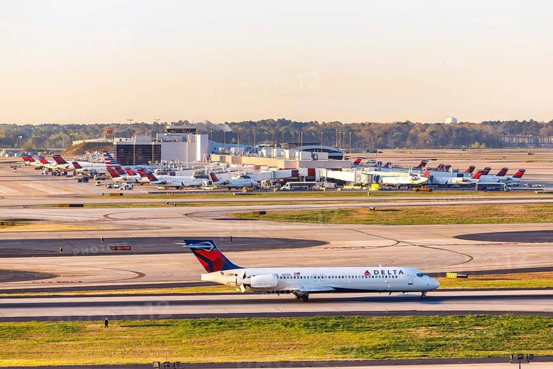 A Boeing 717-200 aircraft of Delta Air Lines with the registration N717JL at Atlanta airport