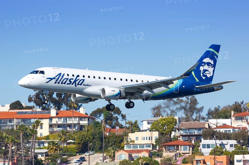 An Alaska Airlines Skywest Embraer ERJ 175 aircraft with registration N193SY lands at San Diego Airport