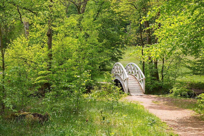 White arch bridge over the river Grosse Roeder