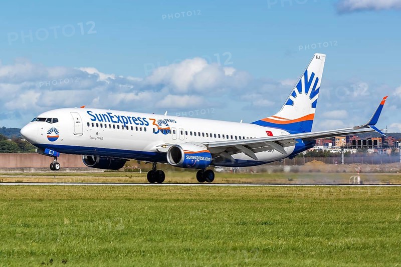 A Boeing 737-800 of SunExpress with the registration TC-SEJ at Stuttgart Airport