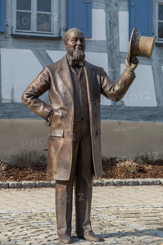 Bronze sculpture of Levi Strauss in front of his birthplace