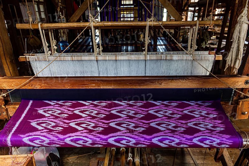 Weaving of lotus silk