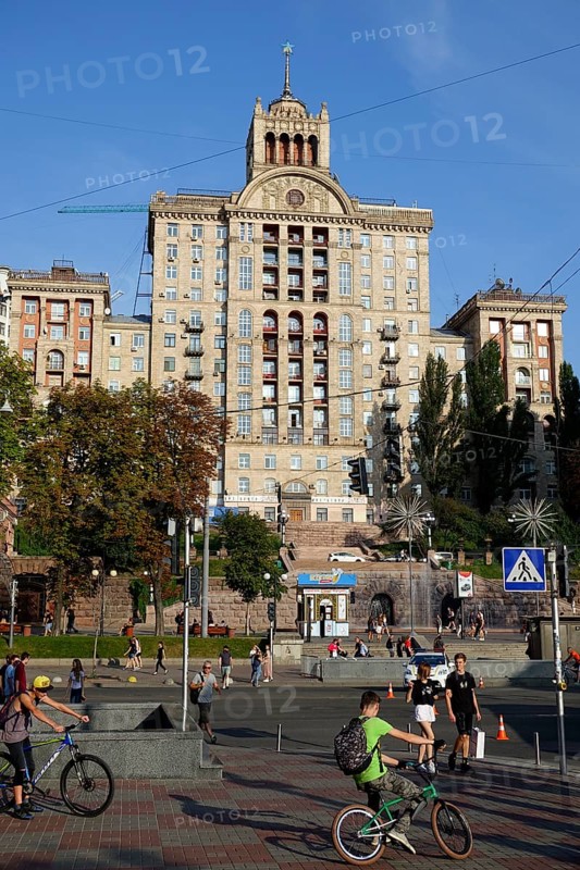 Magnificent building on Khreschatyk Kreschatyk Boulevard
