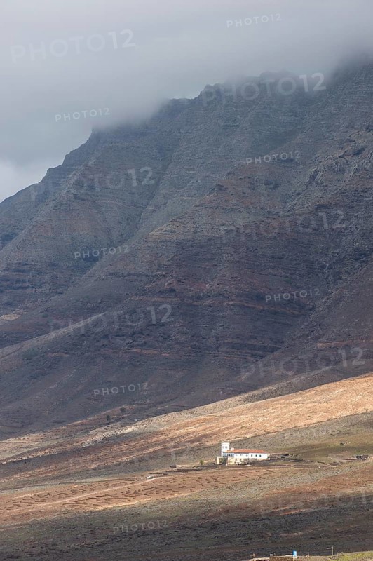 Villa Winter in the rocky cliffs of Cofete