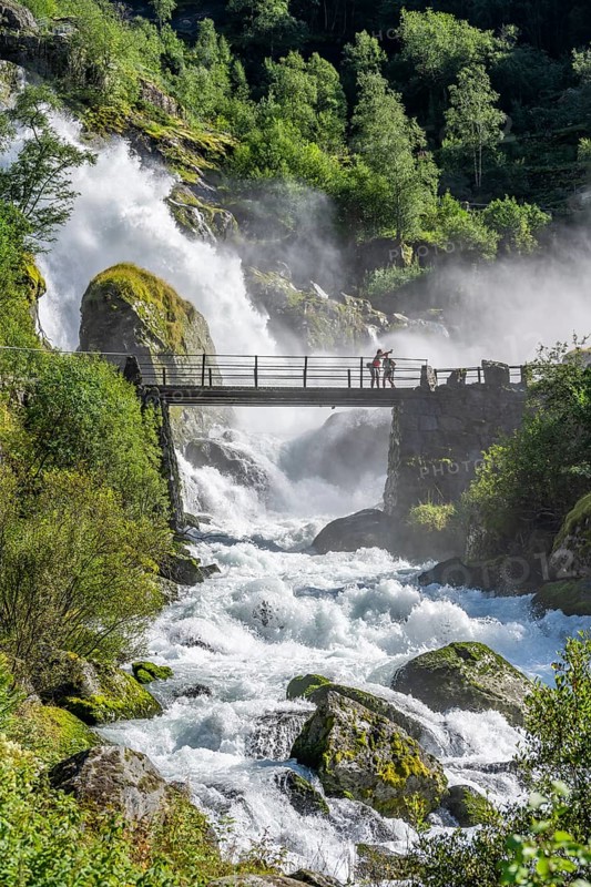 River Briksdalselva
