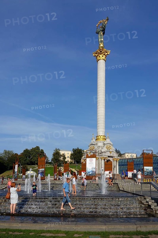 Independence Square Majdan Nesaleshnosti with Independence Monument