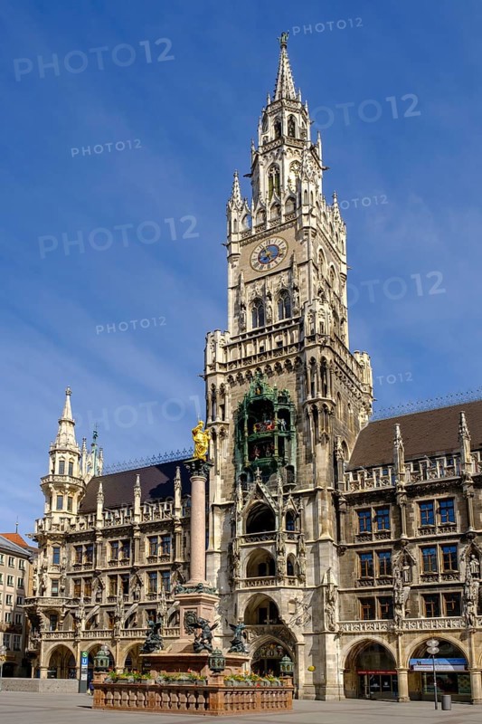 New town hall with Marian column and steeples of the Church of Our Lady