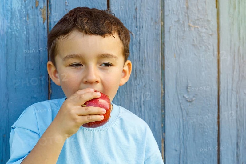 Apple fruit esen child little boy text free space copyspace outside copy space