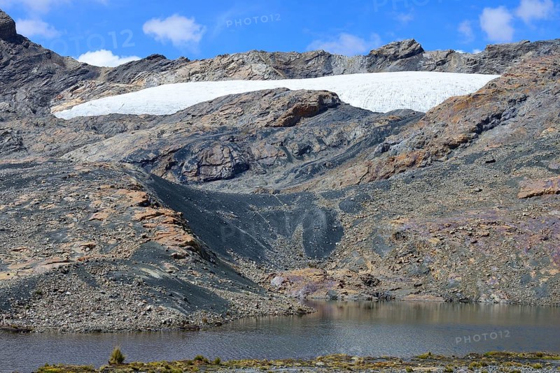 Scree between glacier Pastoruri and lake