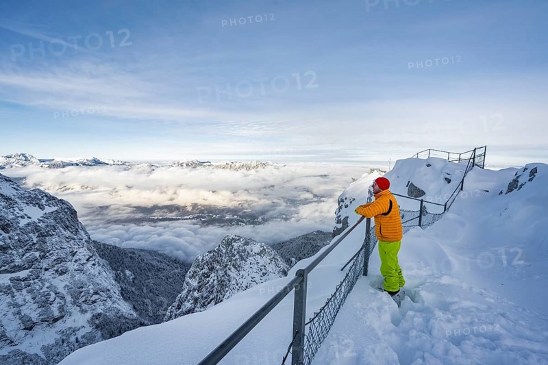 Ski tourers at the summit of the Osterfelderkopf in the snow
