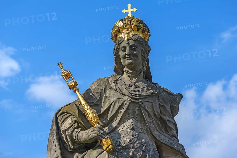 Sculpture of Empress Kunigunde with crown and scepter