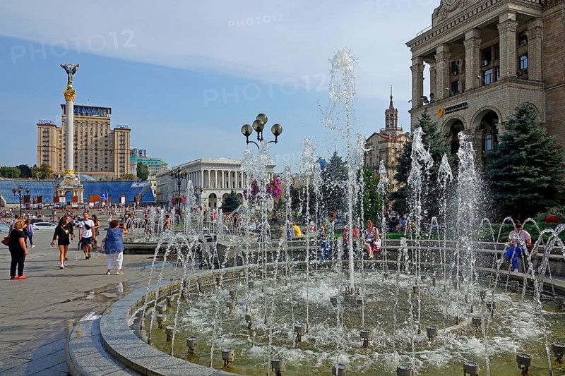 Independence Square Majdan Nesaleshnosti with fountain