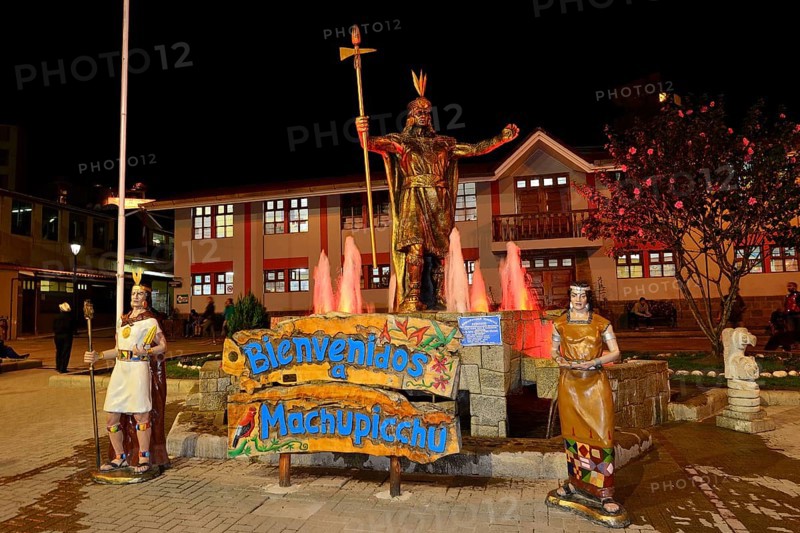 Fountain with monument of the Inca Pachacutec at night
