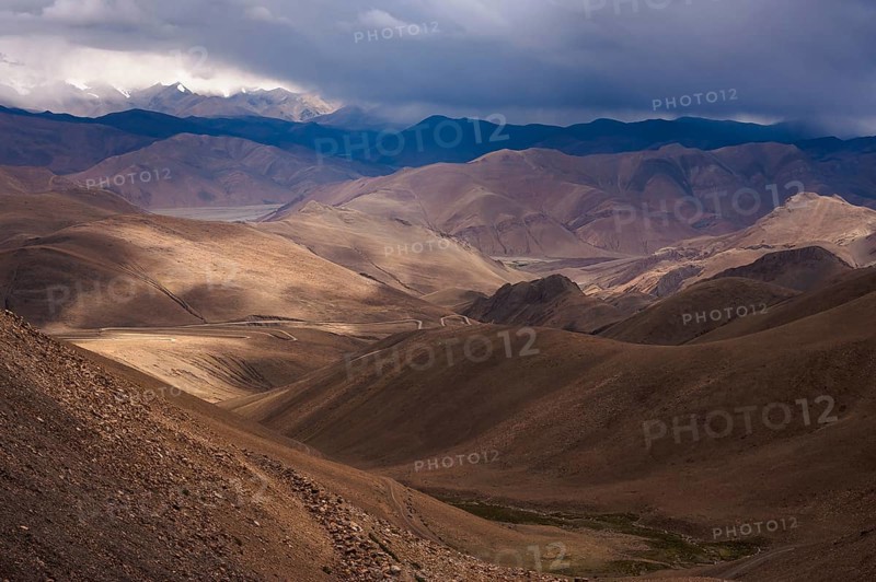 Road to Mount Everest through the Himalaya