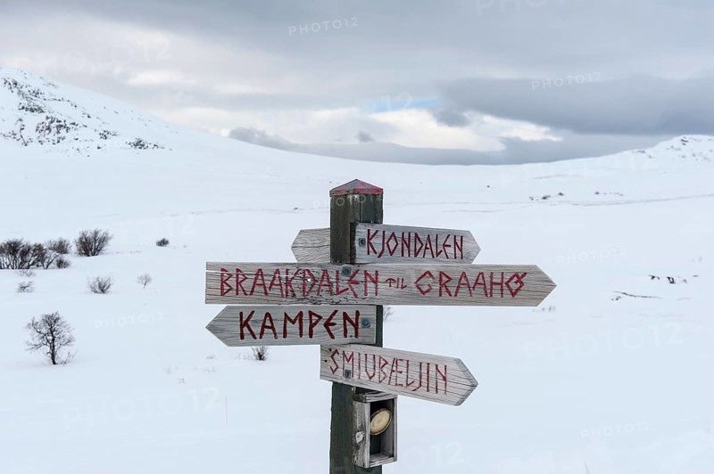 Sign with signposts for hikers in winter