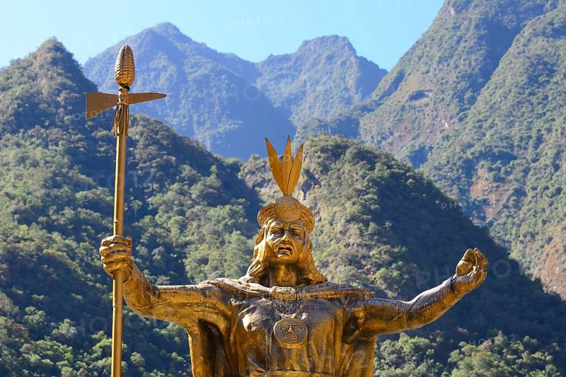 Statue of the Inca Pachacutec at the main square