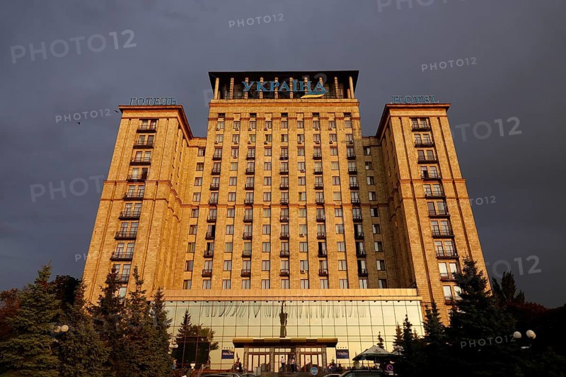 Hotel Ukrajina at Independence Square Majdan Nesaleshnosti