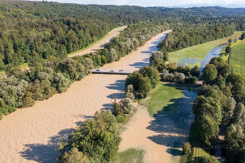 Bridge over Isar and Isarwerkkanal at high water