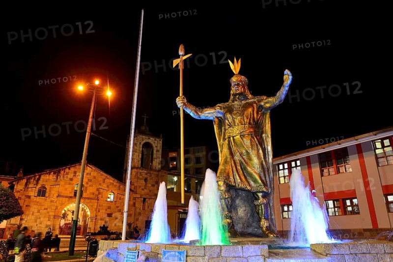 Fountain with monument of the Inca Pachacutec at night