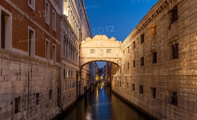 Doge's Palace and Bridge of Sighs at night