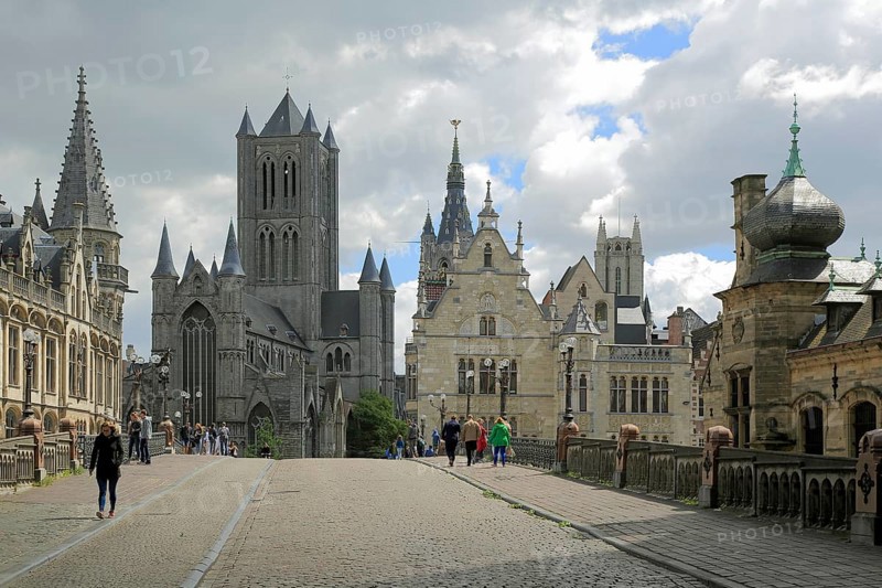 Michalsbrug Sint Michielsbrug with Guildhall of the free skippers