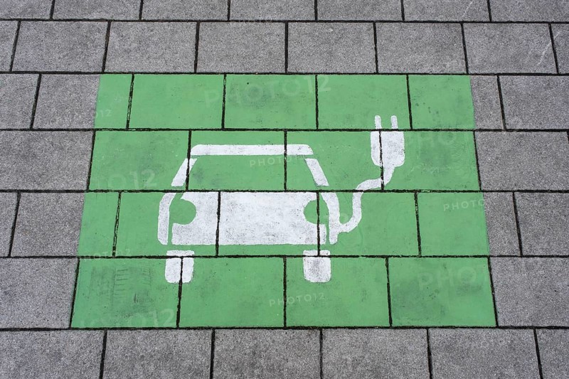 Parking and charging station for electric vehicle