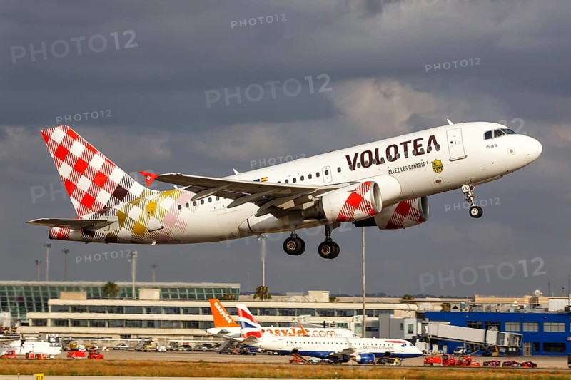 A Volotea Airbus A319 with the registration EC-MUU takes off from Palma de Majorca Airport