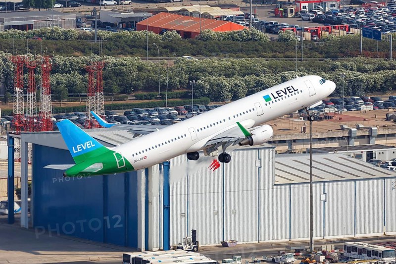 A Level Airbus A321 with the registration OE-LCR takes off from the airport in Palma de Majorca